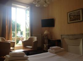 Hotel Couleurs Sud Centre-ville Gare Charleville-Mézières, ξενοδοχείο στη Σαρλβίλ-Μεζιέρ