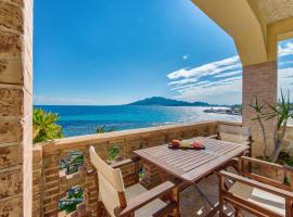 Green Boat Apartment with Sea View, by ZanteWize, hotel v destinaci Akrotiri