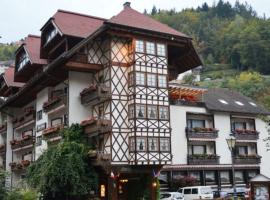 Hotel Hirsch، فندق رخيص في Bad Peterstal