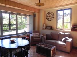 GITE D OMBELINE, hotel v destinaci Bonnal