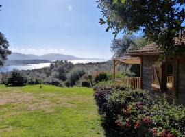 Magnifique chalet vue mer, a quelques minutes des plages, casă de vacanță din Olmeto