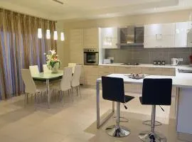 Tas-Sellum Residence