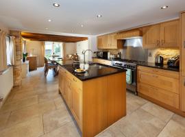 Camside, Chipping Campden - Taswell Retreats, holiday home in Chipping Campden