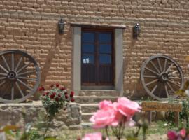 Finca Las Pircas Casa de Adobe, country house in Famatina