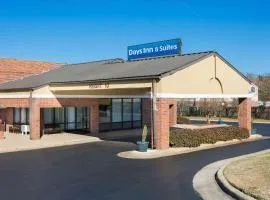 Days Inn & Suites by Wyndham Rocky Mount Golden East