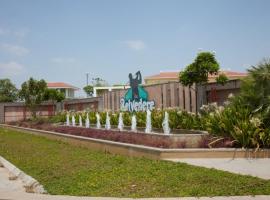 Belvedere Golf & Country Club: Adalaj, Nirma University yakınında bir otel
