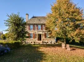 Holiday Home in Sénezergues near Château Calmont