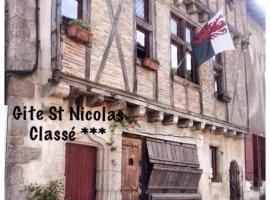 Gite Saint-Nicolas, hotel with parking in Parthenay