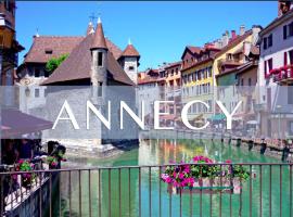 Spacious modern 2 bedroom flat great location old town + lake, hotel in Annecy