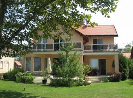 Sunshine Beach House, hotel in Szántód