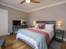 Brookshill - Protea suite, hotell i nærheten av Helderberg Village Golf Club i Somerset West