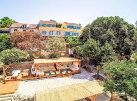 ECO Aparthotel The Dreamers's Club, self catering accommodation in Lumbarda