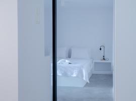L’arco Milos Suite, self catering accommodation in Adamas