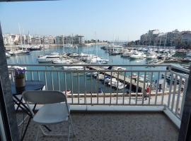 ATHENS RIVIERA SEA VIEW APARTMENT, hotell i Pireus