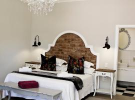 French Karoo Guesthouse, מלון ליד Interpretive Centre - Karoo National Park, בופורט ווסט