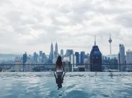 KLCC Inifinity Pool - The Regalia Residences & Suites by KL minsu