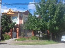 Casa de Franchesca HOSTEL, хотел в Трелев