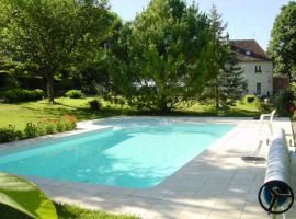 Le Moulin Garnier, hotel dengan kolam renang di Vernou-sur-Brenne