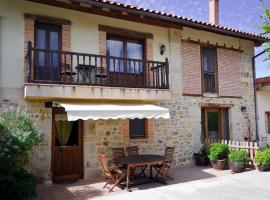 Apartamentos Playa Galizano, hotel com estacionamento em Galizano