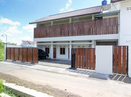 Griya Izzara Guest House Syariah, hotel v destinaci Sleman