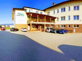 Agrohotel Tri Brezy, hotell i Hruštín