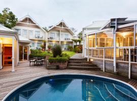 Quarry Lake Inn, hotel v destinaci East London