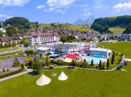 Swiss Holiday Park Resort, hotel em Morschach