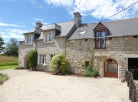 Clara, Clement & Nelle - Character Cottages, hotel in Jugon Les Lacs