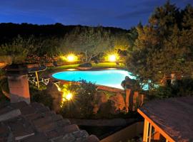 Hotel Il Piccolo Golf, hotel cerca de Playa del Príncipe, Porto Cervo