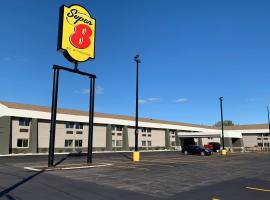 Super 8 by Wyndham South Holland, hotel in South Holland