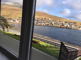 The Atlantic view guest house, Sandavagur, Faroe Islands: Sandavágur şehrinde bir otoparklı otel