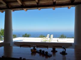Casa Nina - Villetta indipendente con ampio terrazzo panoramico: Malfa'da bir otel