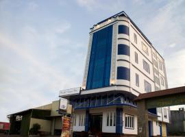 Hotel Nguyên Phước، فندق في بلاي كو