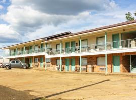 Toledo Town Inn, motel in Many