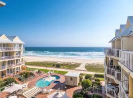 Crystal Beachfront Apartments, hotel cerca de Aeropuerto de Gold Coast, 