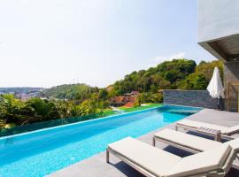 Baan Saint-Tropez Seaview Villas Kata Beach: Kata Plajı şehrinde bir otel