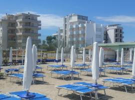 Hotel Marco, hotelli, jossa on uima-allas kohteessa Lido di Savio