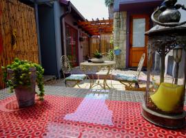 Milly's Touch Studios, hotel a Roodepoort