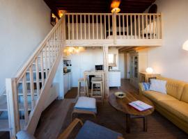 Le Woody authentique appartement des Canuts, hotel in Caluire-et-Cuire