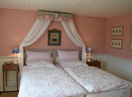 Bed & Breakfast mit Charme- Aux2platanes- Außergewöhnlich schön am Bodensee، فندق في ساليم