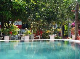 Red House Homestay - Villa, hotel in Hoi An