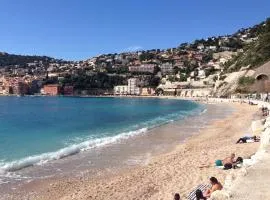 Nyrenoverad lägenhet med havsutsikt