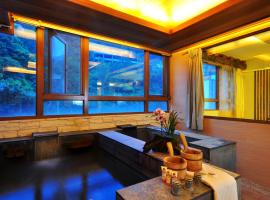 Chief Villa Hot Spring Resort, hotel v destinaci Renai