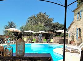 Luxe B&B maison á votre santé, in Bordeaux Wine Region, hótel í Savignac-de-Duras