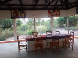 The Elephant Home, хотел в Katunguru