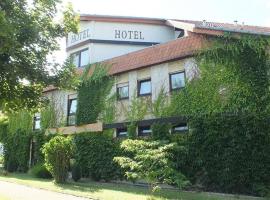Hotel Filoxenia Am Deutschen Weintor, hotel v destinácii Schweigen-Rechtenbach