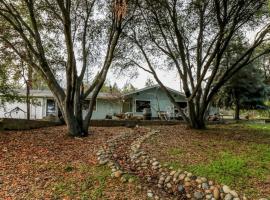 Kin House Guest Suite, hotel malapit sa Yosemite South Gateway, Oakhurst