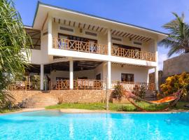 Villa Mashariki - luxury villa 400m from the beach, hotel de lujo en Diani Beach