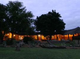 Adonsonia Lodge, hotelli kohteessa Grietjie Game Reserve