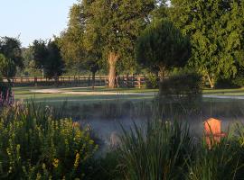 Domaine de La Lochetière Chambres d'hôtes, hôtel à Normandel
